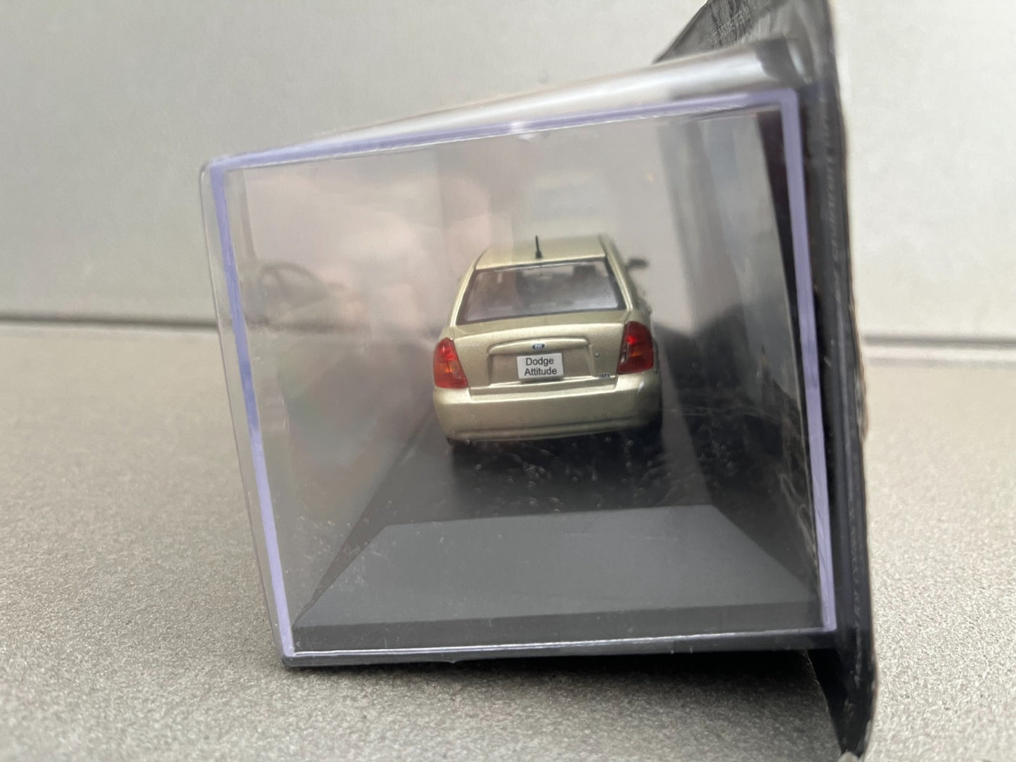 Voiture Miniature Dodge Attitude 2008 au 1/43