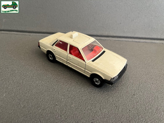 Voiture Miniature Peugeot 505 STI Taxi Corgi Made in GT Britain au 1/35 1/36