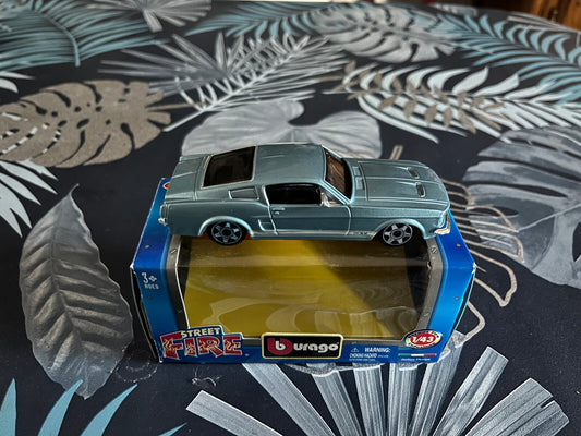 Voiture miniature Ford Mustang GT Burago 1/43