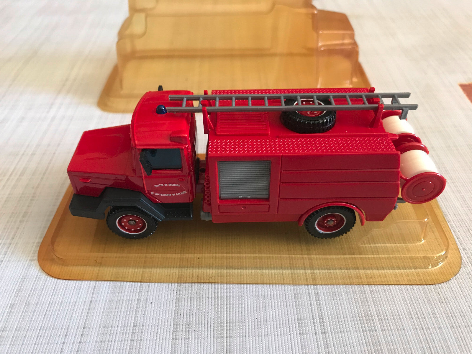 Voiture Miniature Pompiers Camion Iveco Solido au 1/50