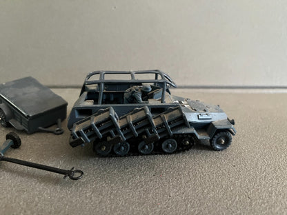 Ancienne Miniature Militaire Hanomag Rocket Launcher + Remorque Corgi Défauts