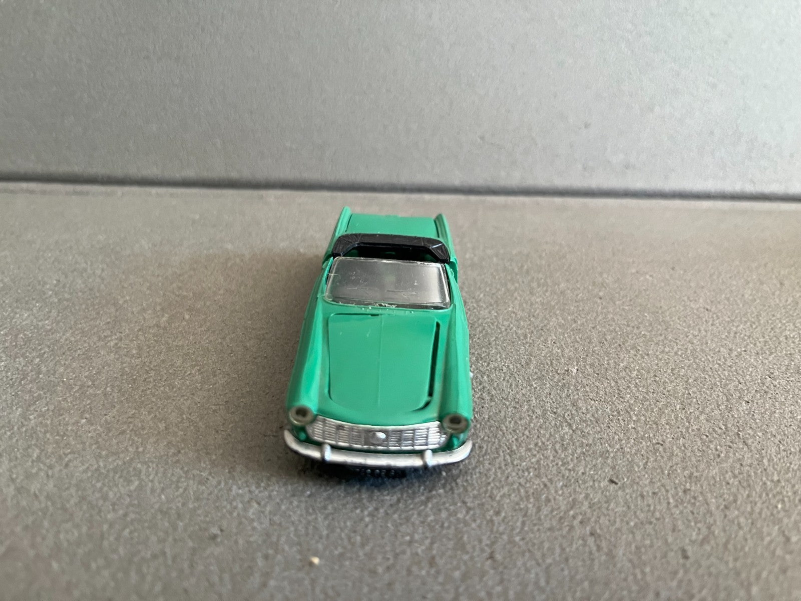 Ancienne Voiture Miniature Fiat 1500 Cabriolet Norev Plastique France Epave
