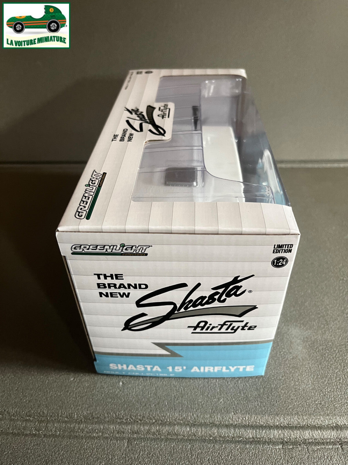 Voiture miniature Caravane Shasta 15 Airflyte Greenlight 1/24