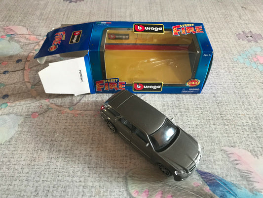 Voiture miniature Burago Street Fire Dodge Magnum RT au 1/43