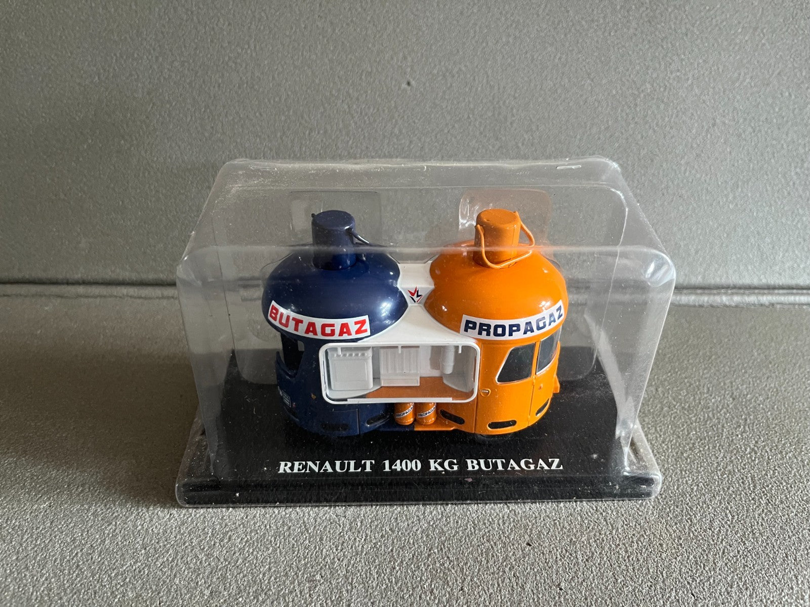 Voiture miniature Camion Renault 1400 KG Butagaz Auto Plus Hachette 1/43