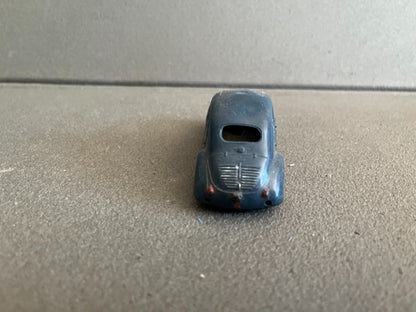 Ancienne Voiture Miniature Renault 4CV Norev Plastique France Epave