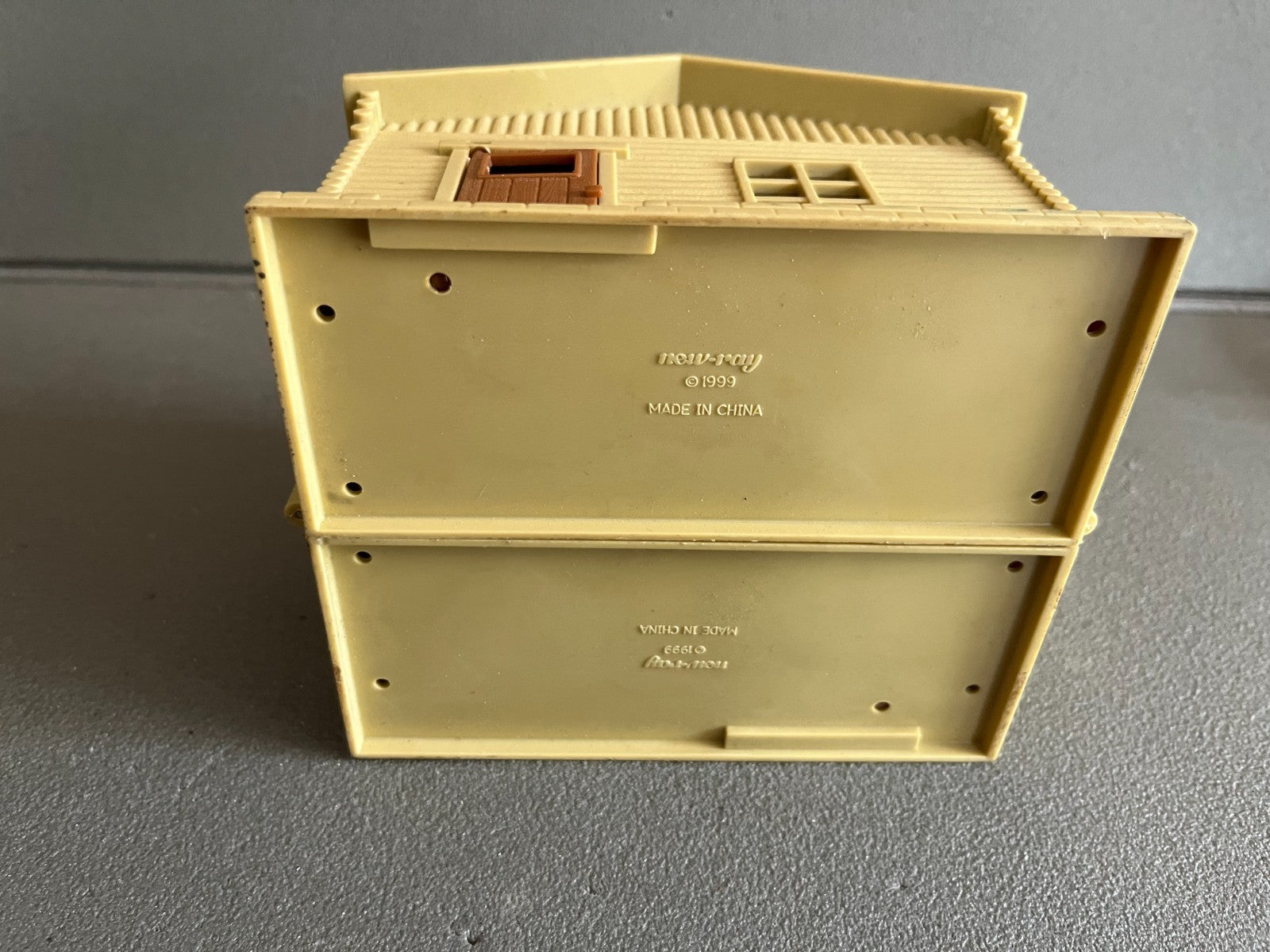 Jouet Ancien Plastique Maison New Ray 1999