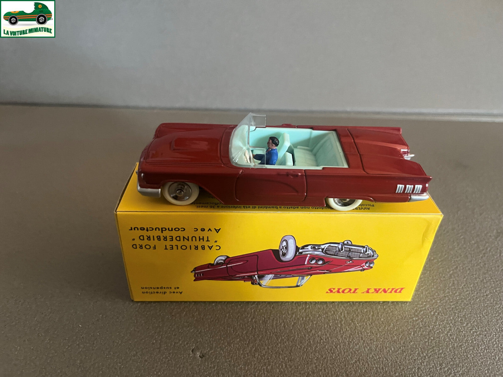 Voiture miniature Ford Thunderbird Deagostini Dinky Toys Atlas au 1/43