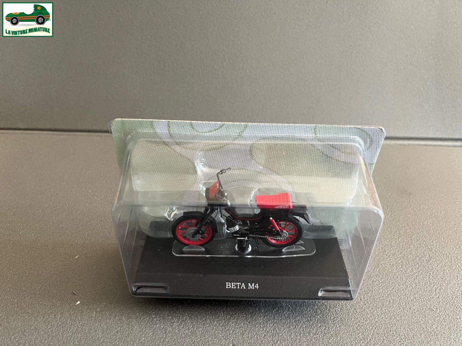 Moto Cyclomoteur miniature Beta M4 Leo Models 1/18