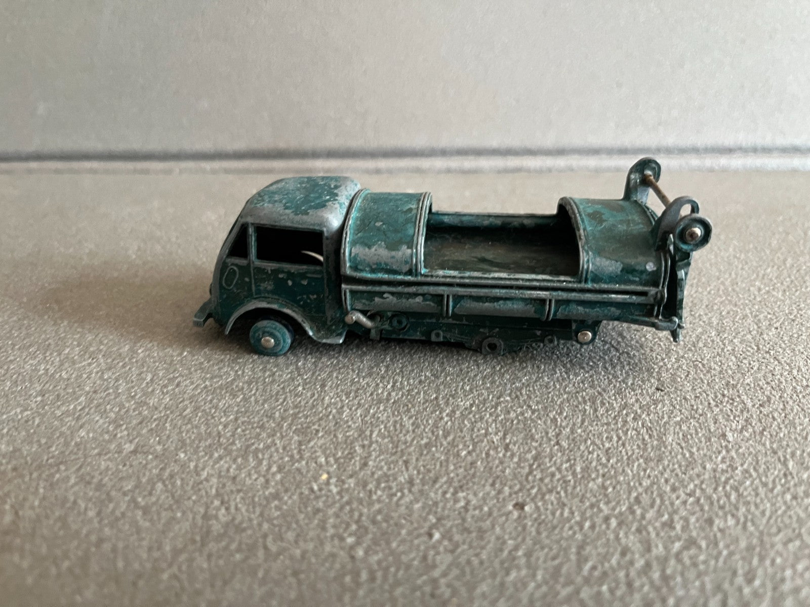 Ancienne Miniature Voiture Ford Benne Ordure Dinky Toys Meccano France Epave