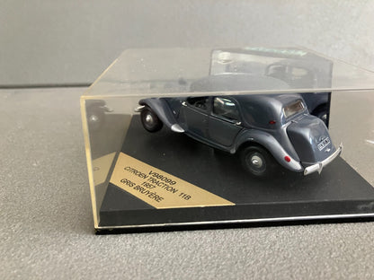 Voiture Miniature Citroen Traction 11B 1957 Gris Bruyere Vitesse au 1/43