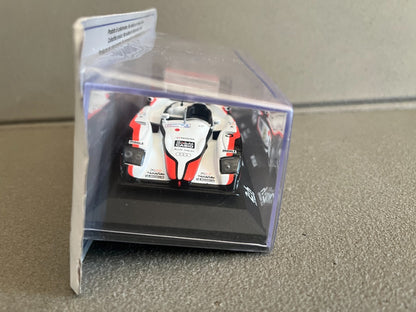 Voiture miniature Collection Audi R8 24h Le Mans 2004 1/43