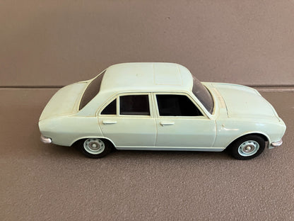 Ancienne Voiture miniature Plastique Peugeot 504 Friction Meccano 1/18