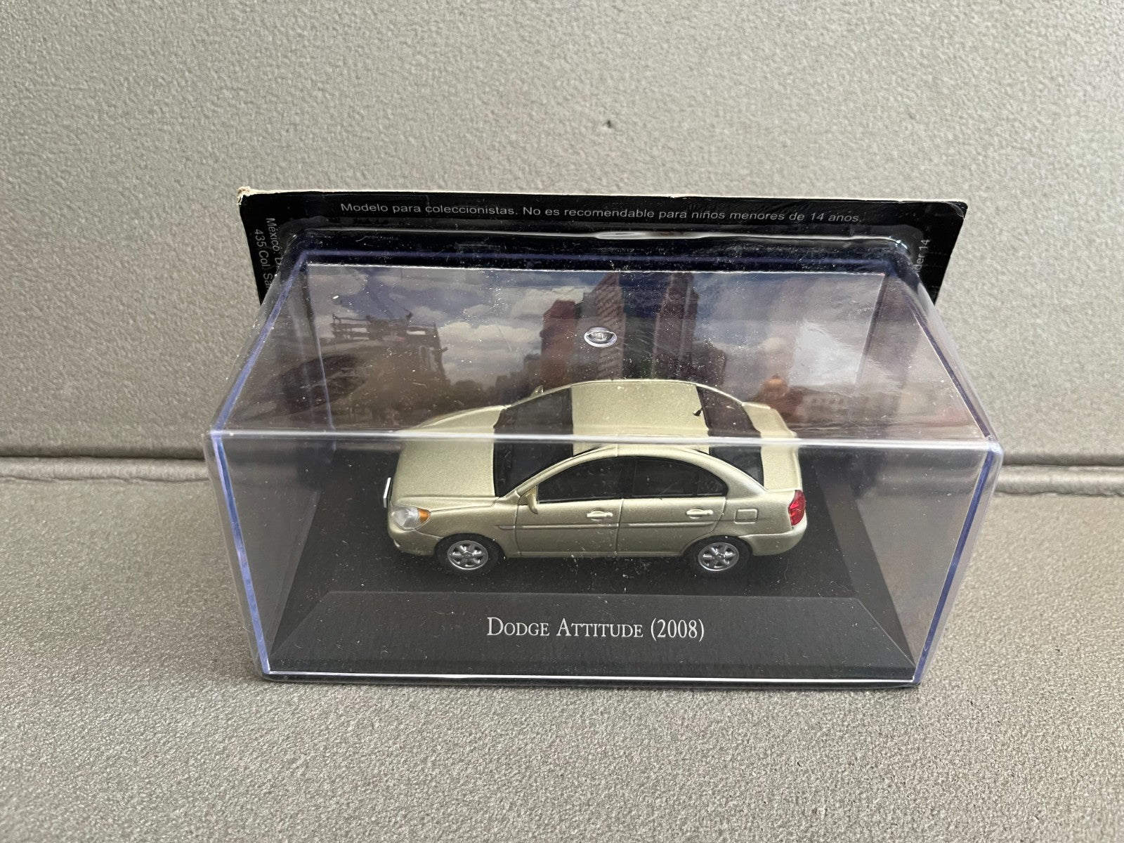 Voiture Miniature Dodge Attitude 2008 au 1/43