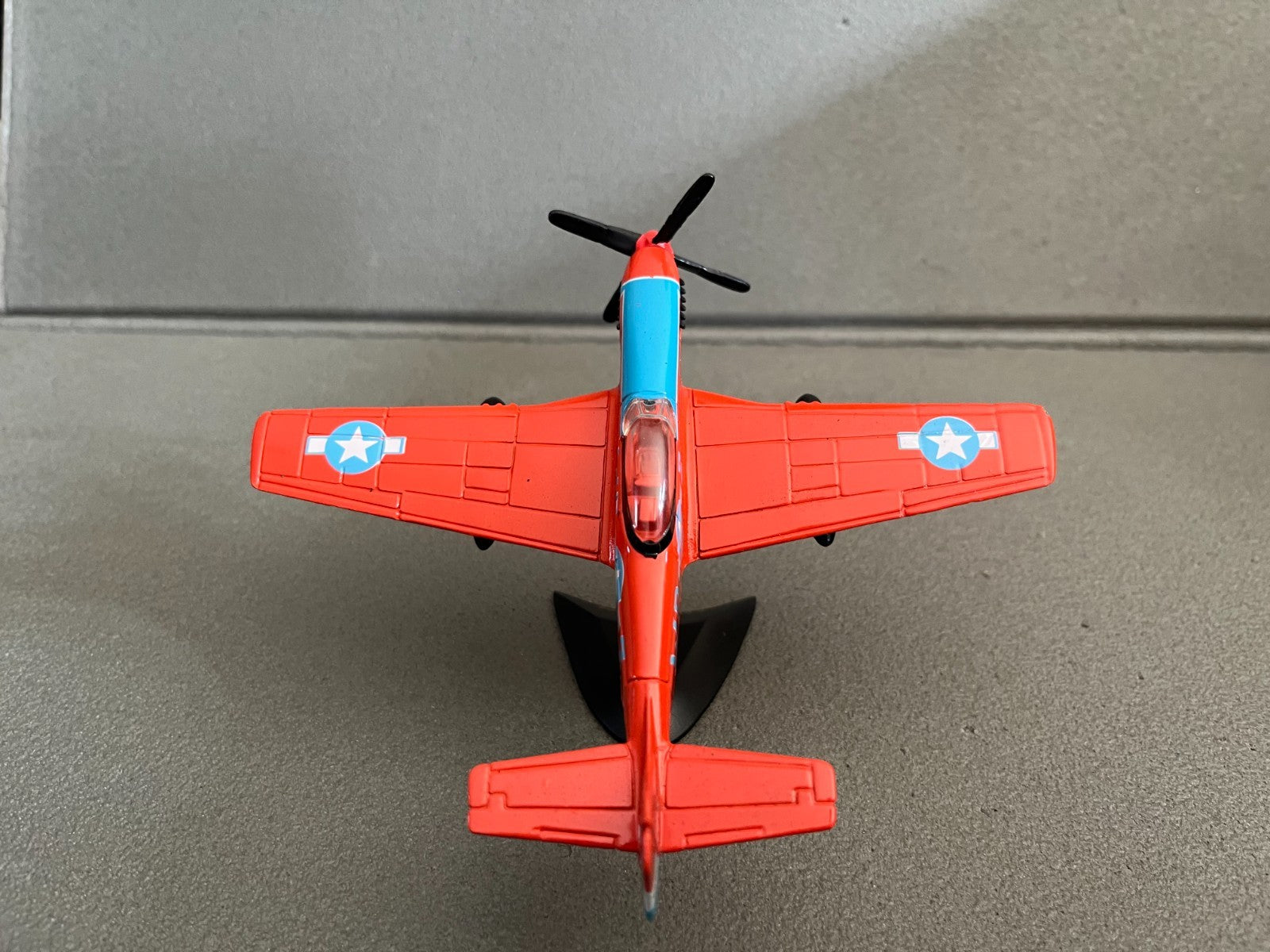 Avion miniature Militaire P-51D Mustang Maisto 1/72