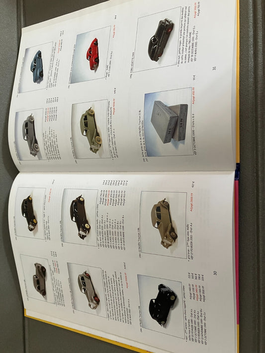 Livre Voiture Automobile Miniature Jouet Metal Dinky Toys Editoys 1998 2001