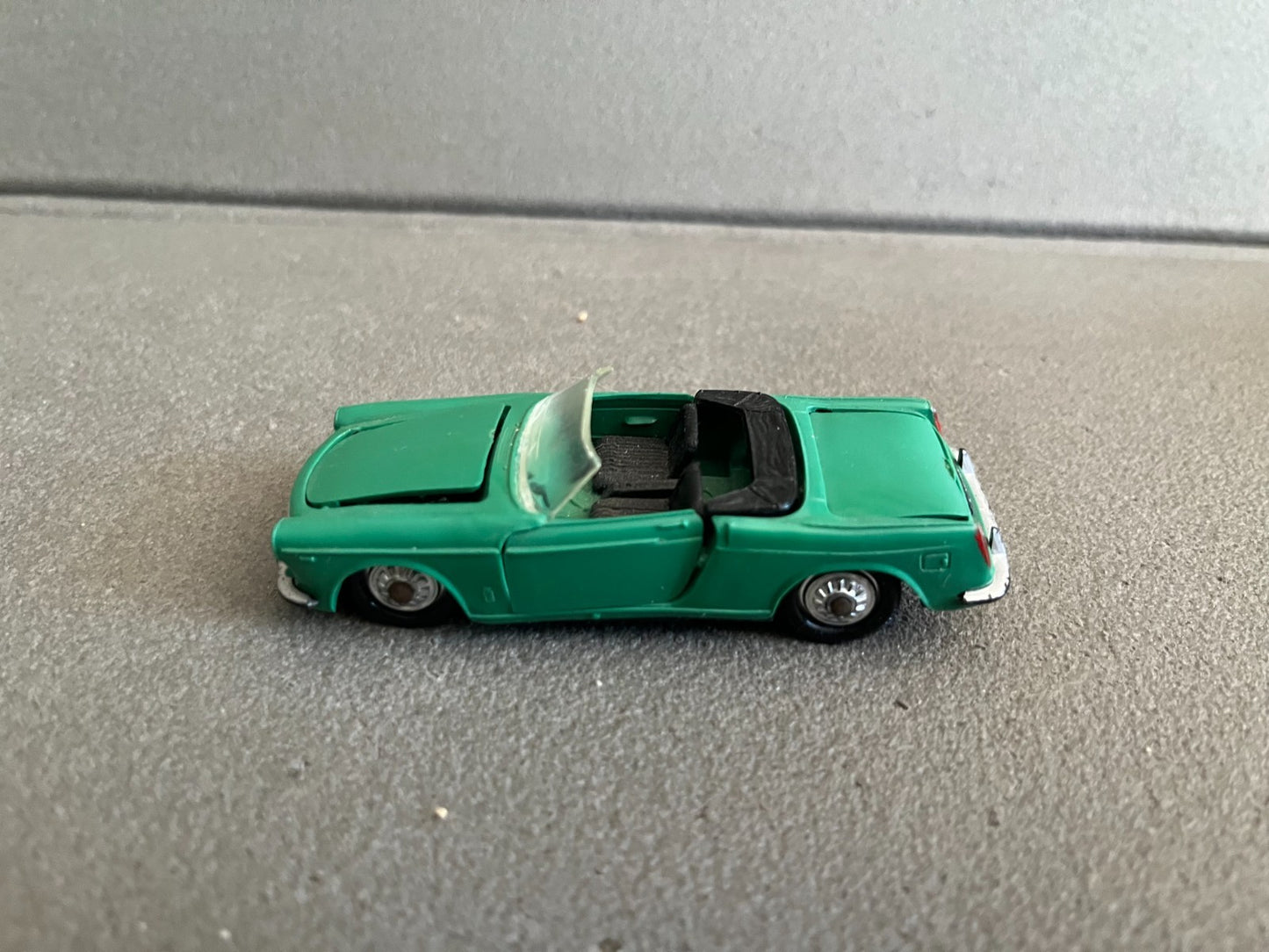 Ancienne Voiture Miniature Fiat 1500 Cabriolet Norev Plastique France Epave