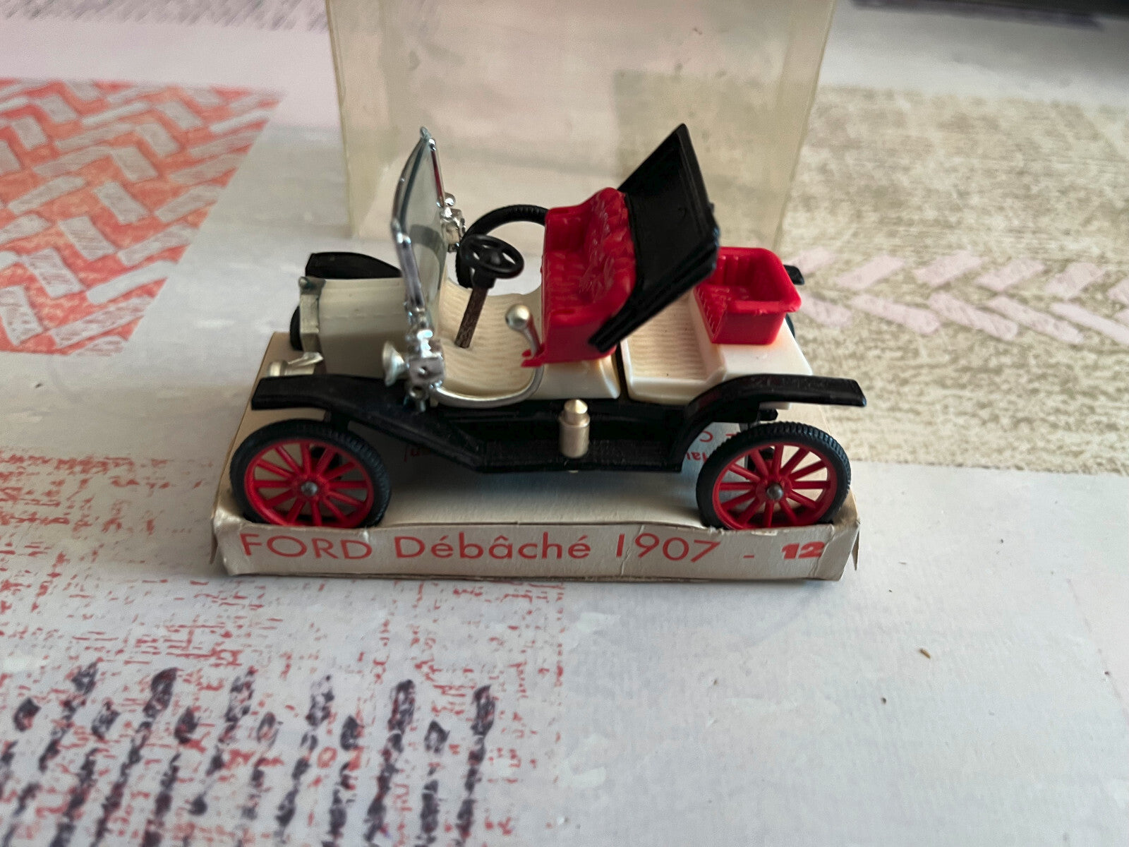 Voiture miniature Plastique Ford Débâché 1907 Minialuxe 1/43
