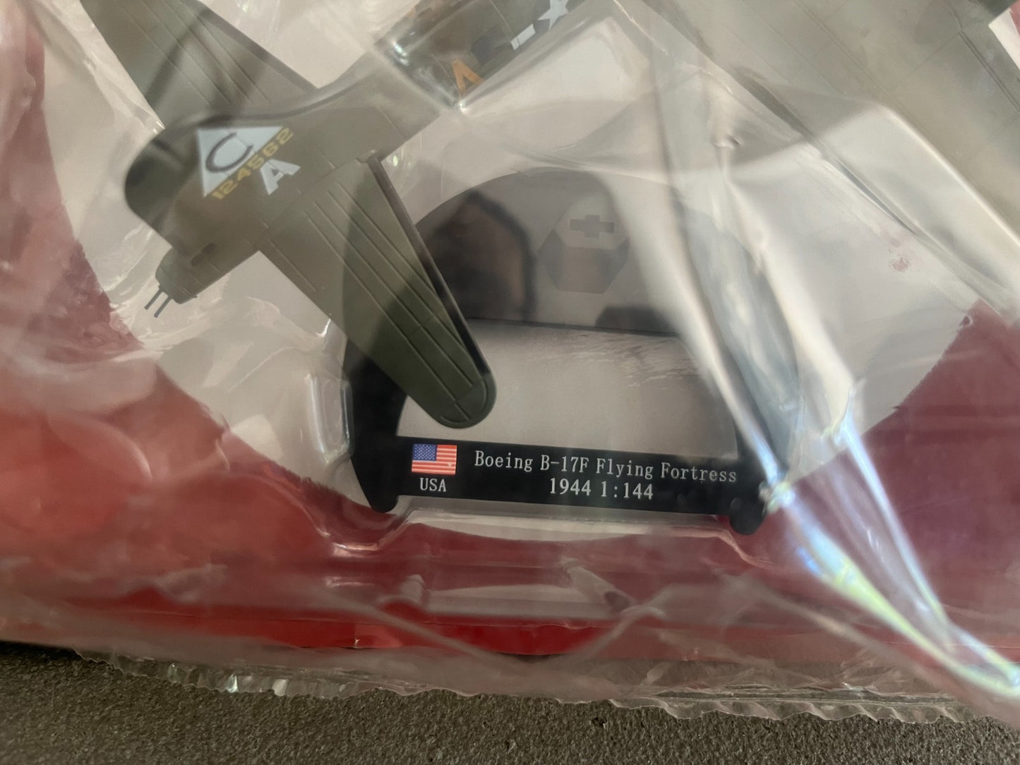 Avion miniature Militaire Bombardier Boeing B-17 Flying Fortress 1/144