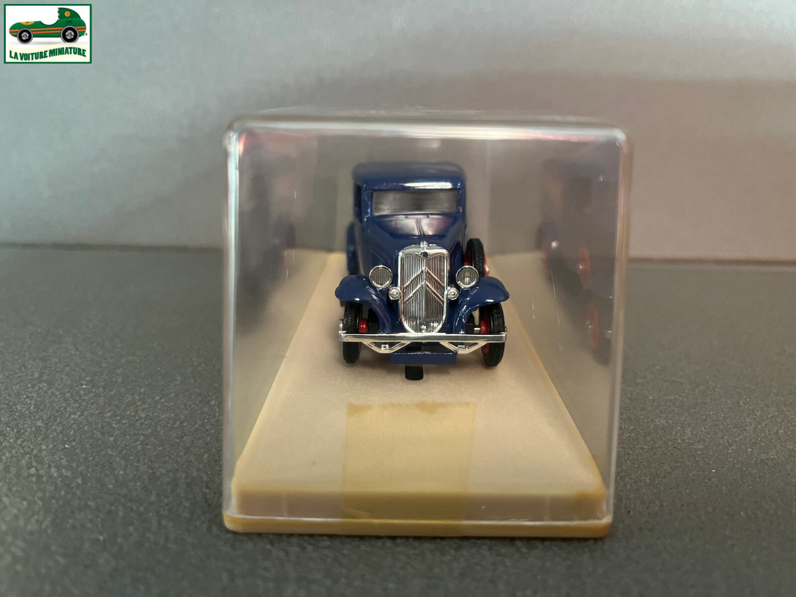 Voiture Miniature Citroen 500 kg Cinzano Eligor au 1/43