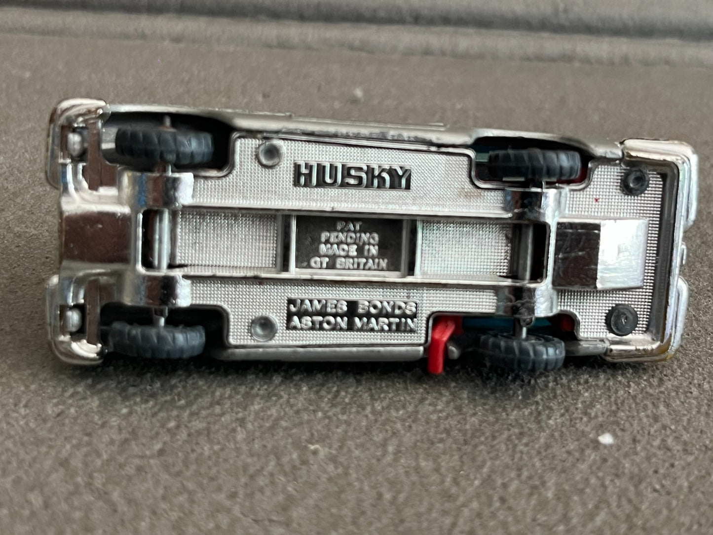 Ancienne Miniature Voiture James Bond 007 Aston Martin Husky Gt Britain