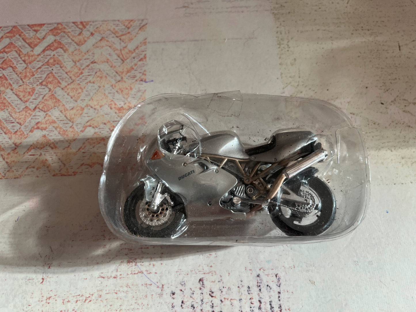 Moto miniature Ducati 900 SuperSport Motos à Collectionner Maisto Altaya au 1/18