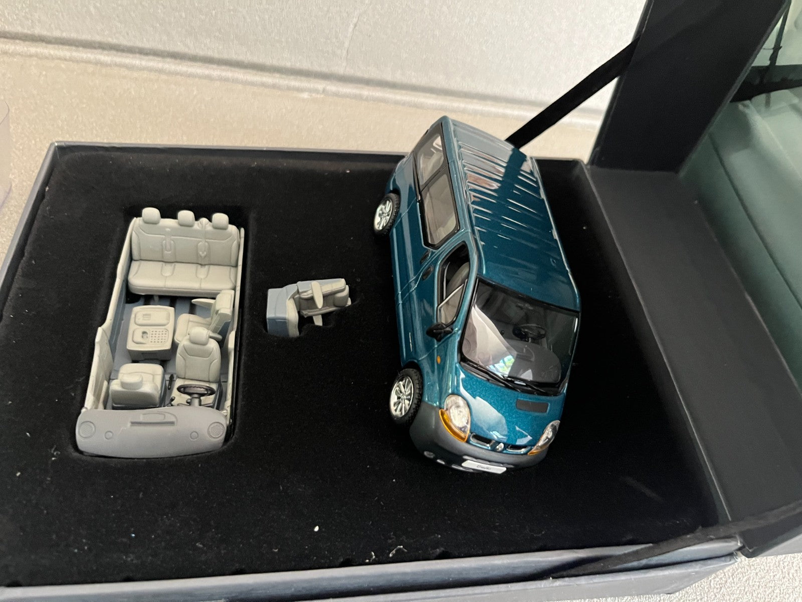 Coffret Voiture Miniature Camion Fourgon Renault Trafic Generation Norev au 1/43