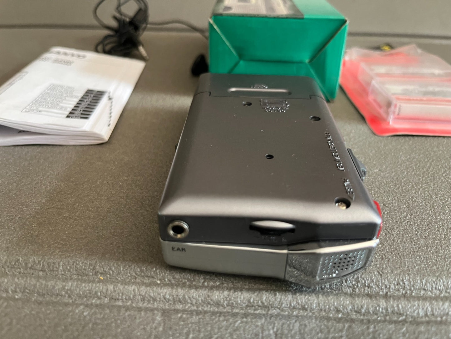 Ancien Magnétophone Micro Cassette Recorder Dictaphone Sanyo TRC-540M