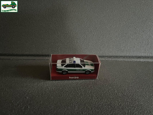 Voiture Miniature Volkswagen Passat Polizei Herpa au 1/87 HO