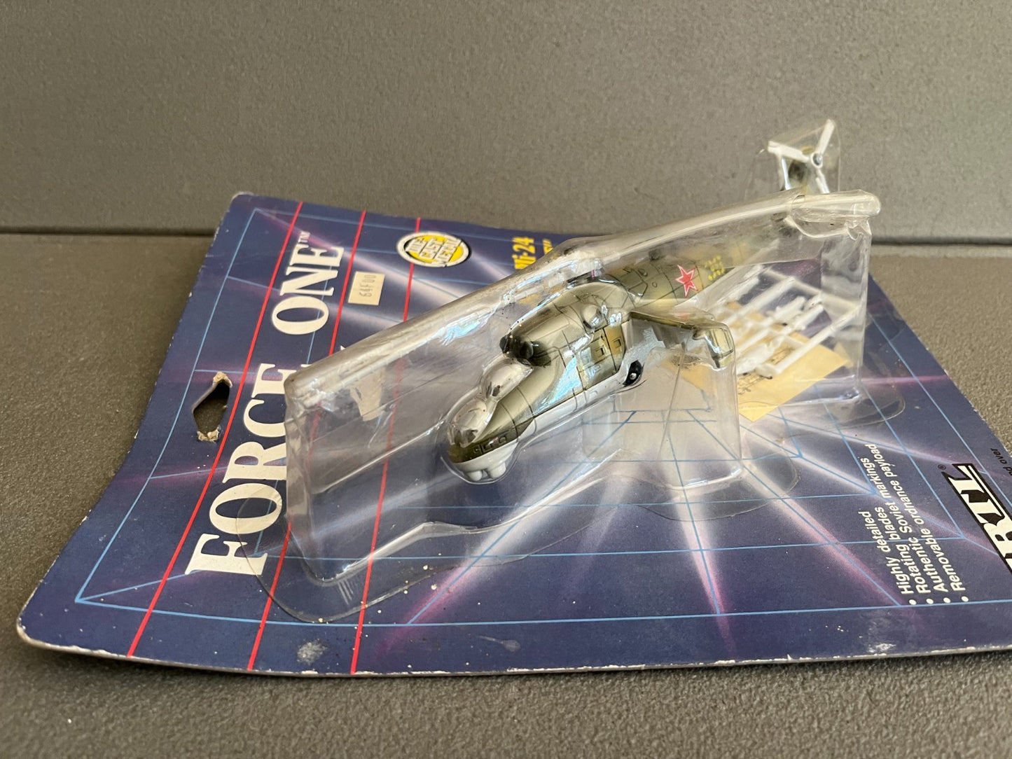 Ancien Avion miniature Militaire Vintage Hélicoptère MIL Mi-24 Hind "F" ERTL