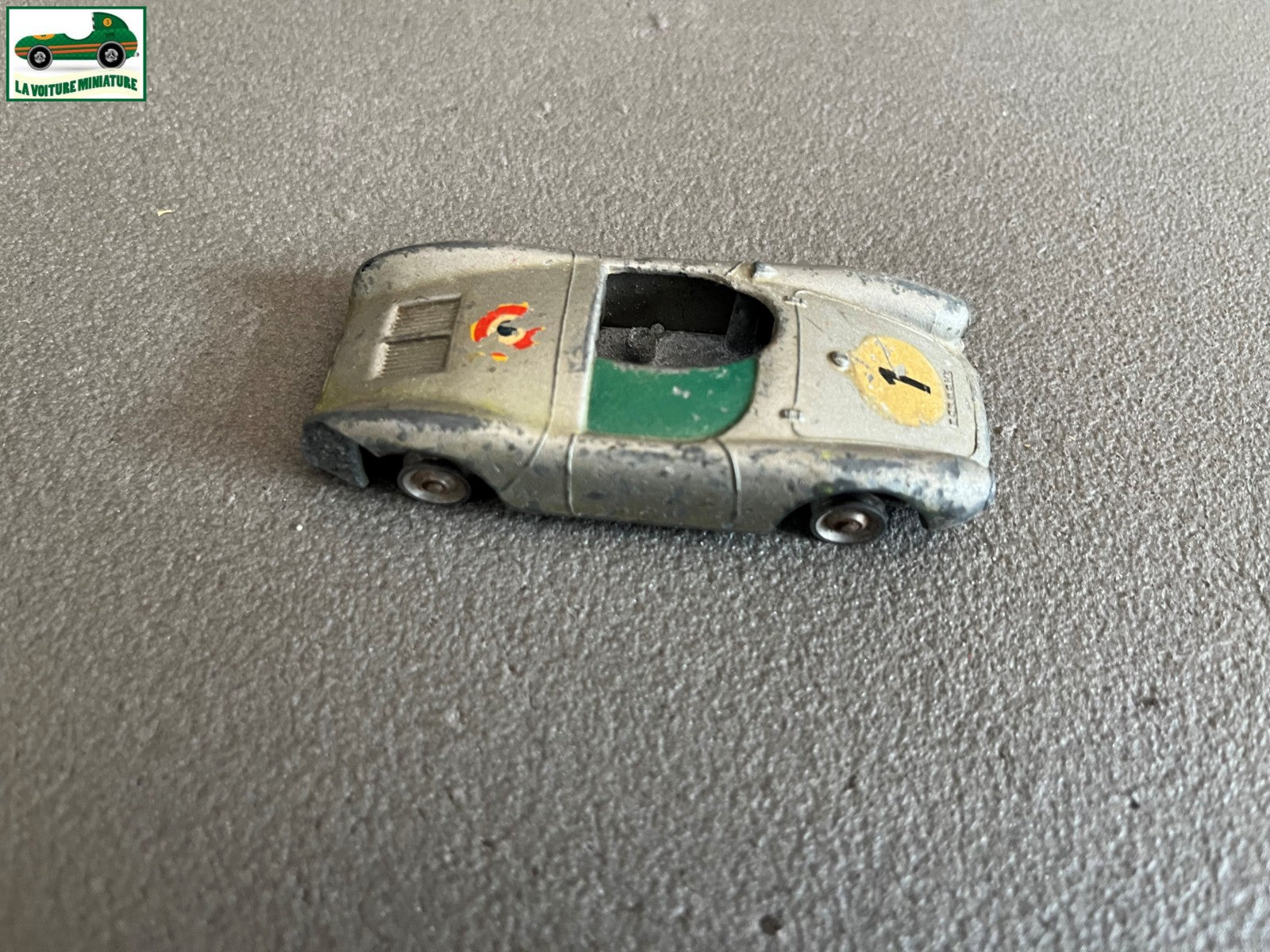 Ancienne Voiture Miniature Porsche Spyder Solido Serie 100 1/43 Epave
