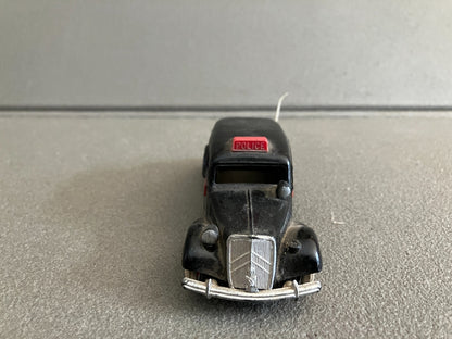 Ancienne Voiture Miniature Citroen Traction 15 Six Police Norev Plastique Epave