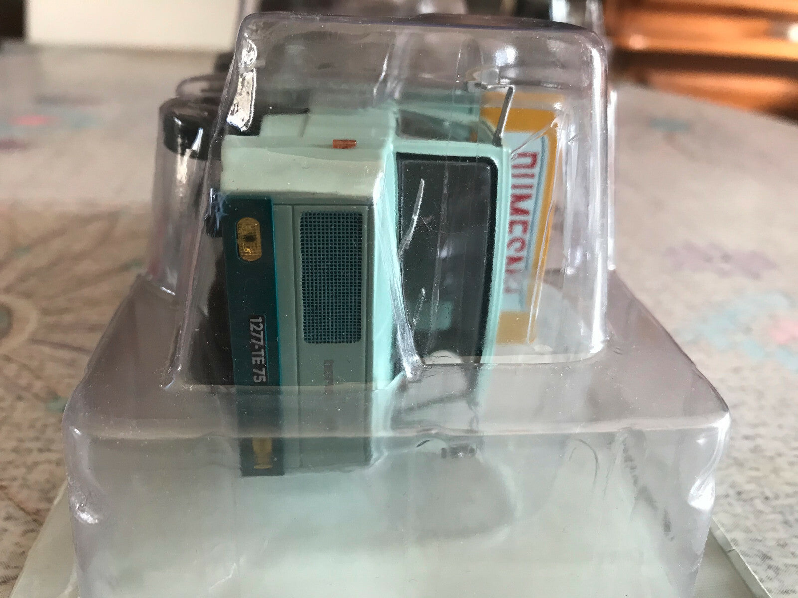 Voiture miniature Camion Berliet Tekel Transport de boissons Hachette 1/43