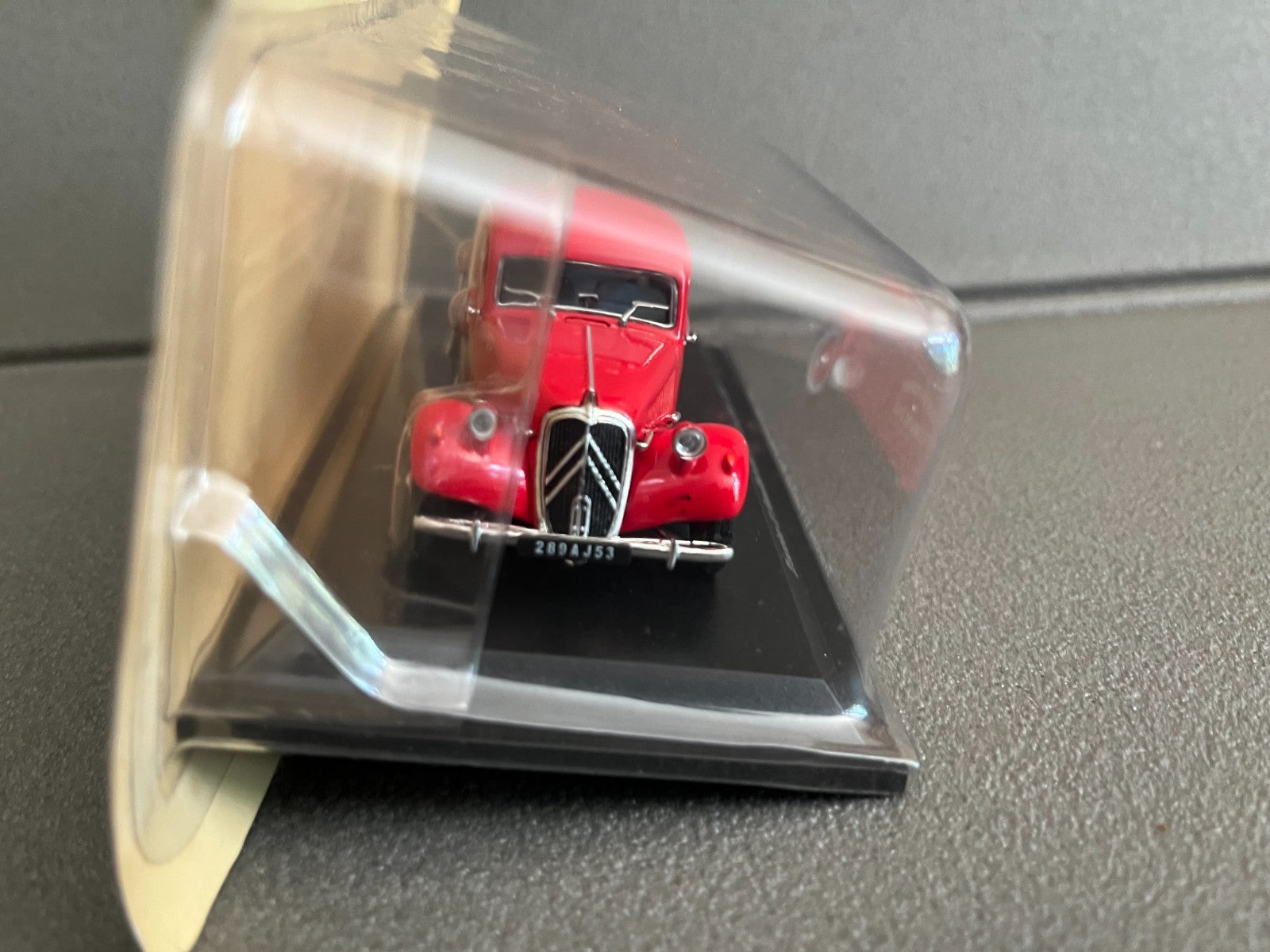 Voiture Miniature Citroen Traction 11 Familiale Pompiers d'Azé 1955 au 1/43
