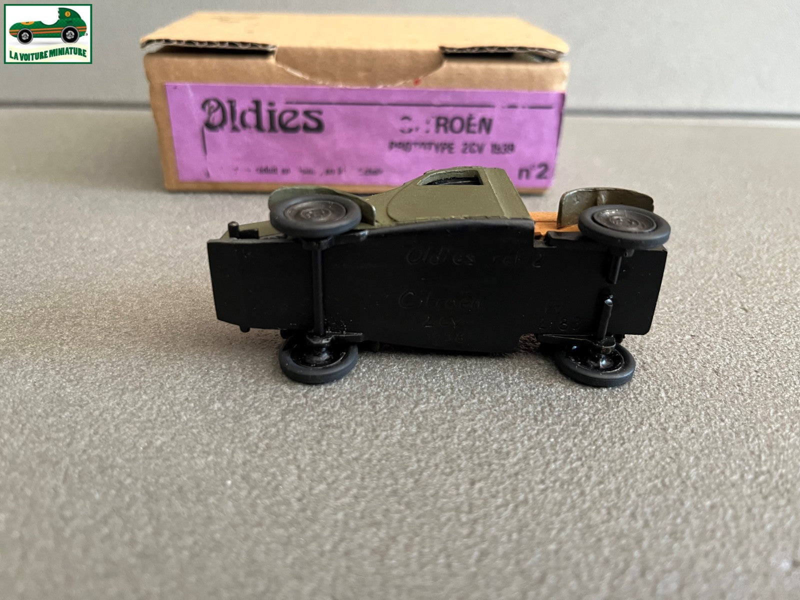Voiture Miniature Kit résine monté Citroen Prototype 2CV 1939 Oldies au 1/43