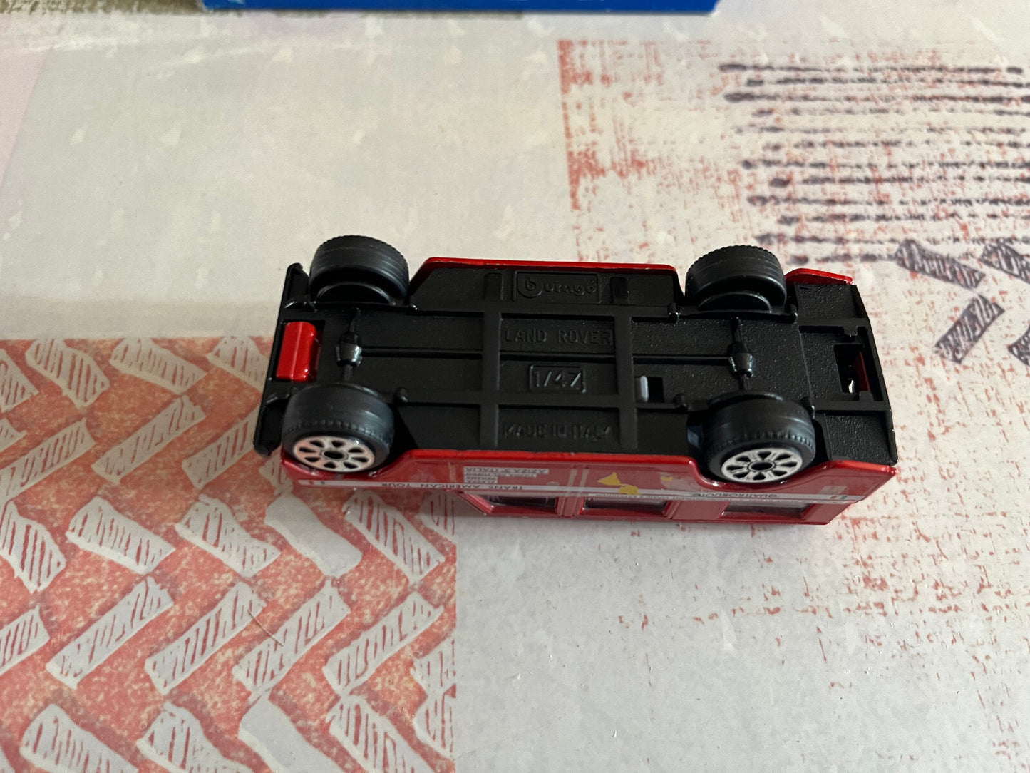 Voiture miniature Land Rover Aziza Burago Street Fire 1/43