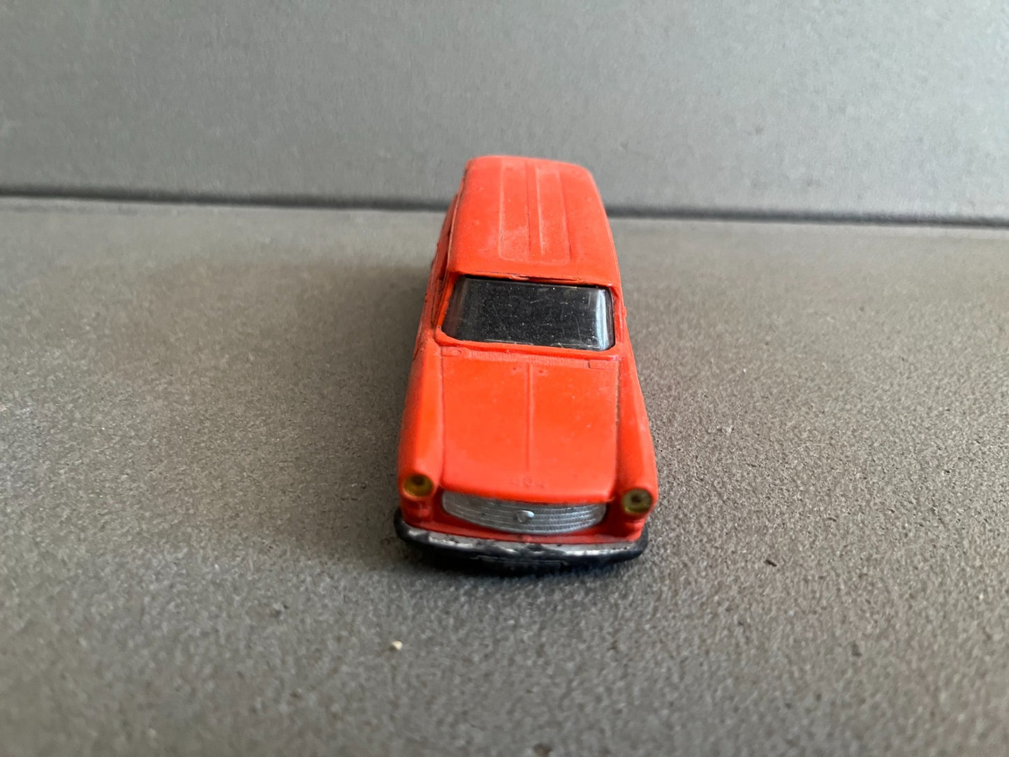 Ancienne Voiture Miniature Peugeot 404 Familiale Norev Plastique France Epave