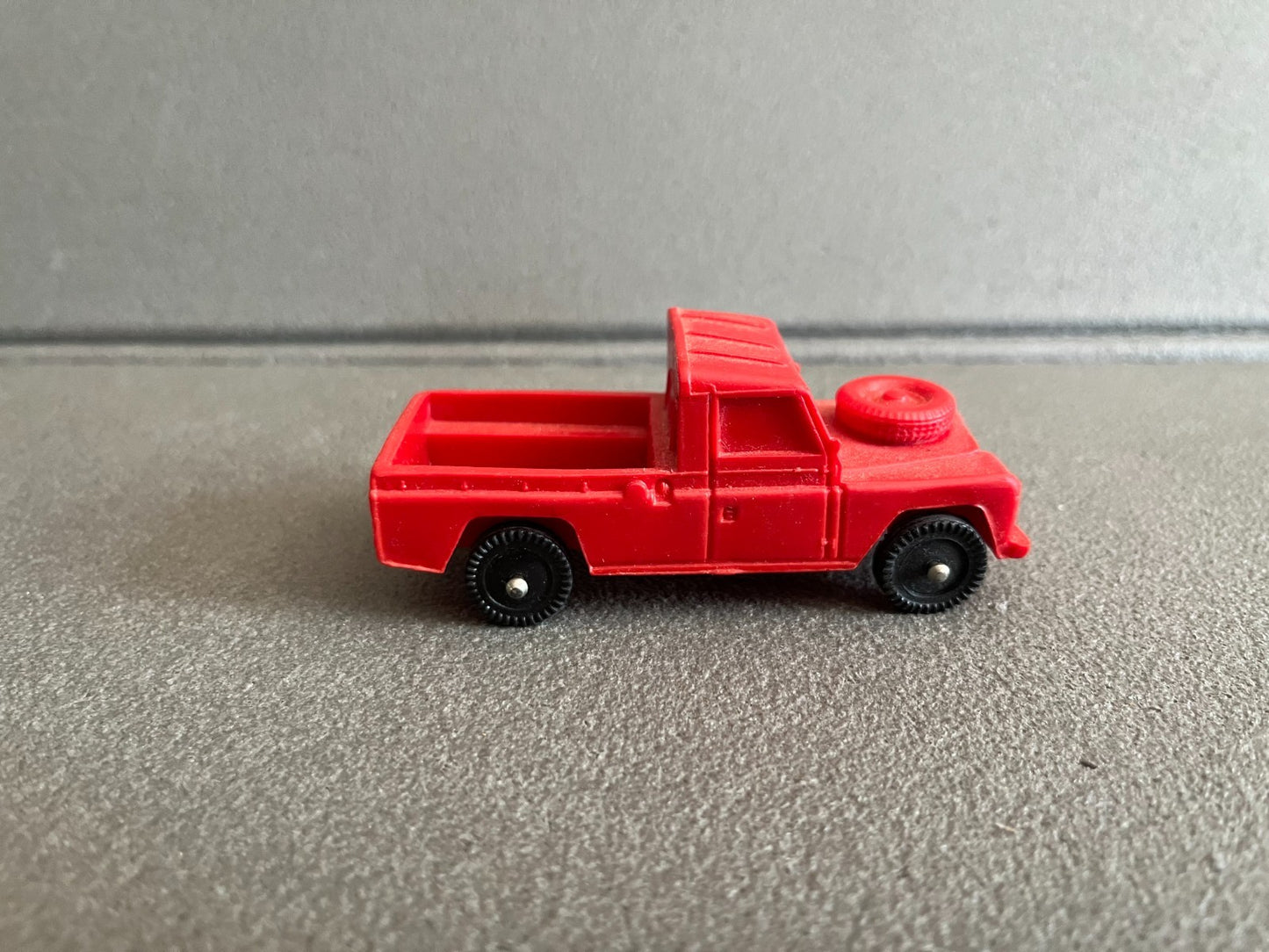 Voiture Miniature Ancien Land Rover Vinyl Line Germany Plastique Gomme Tomte