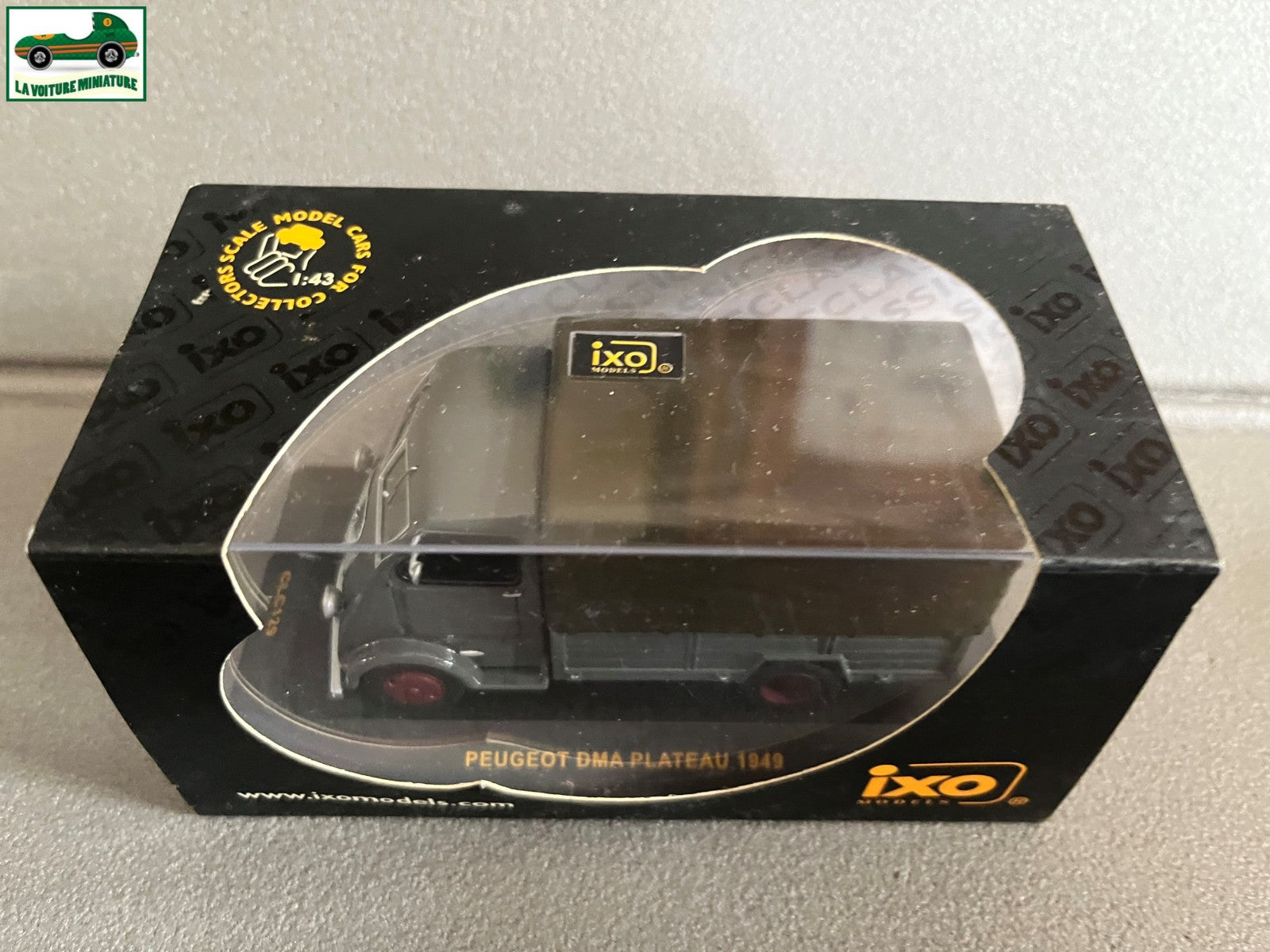 Voiture Miniature Camion Peugeot DMA Plateau 1949 Ixo au 1/43