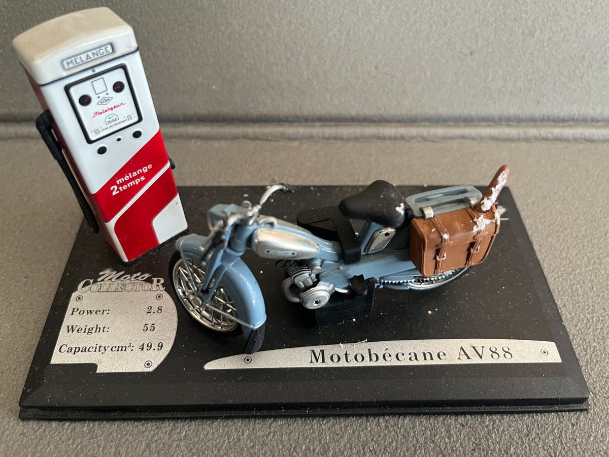 Moto Miniature Cyclomoteur  Scooter Motobécane AV88 Solido  1/18