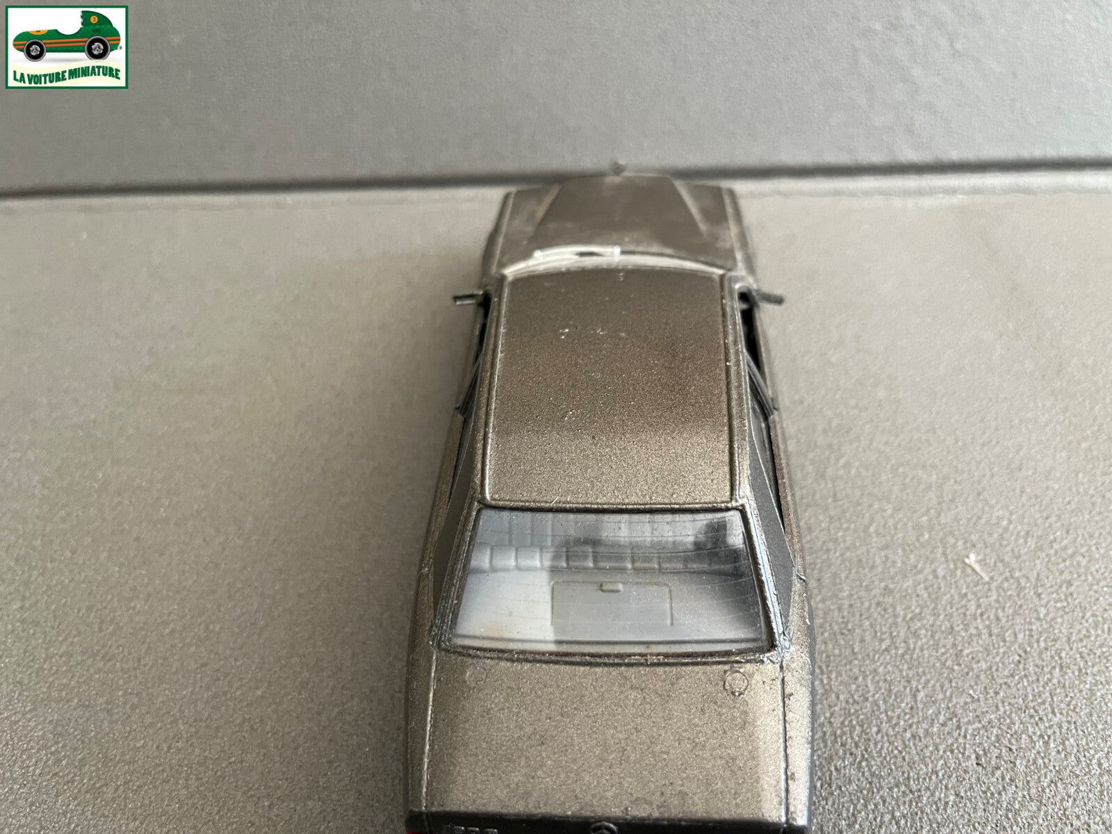 Ancienne Miniature Voiture Mercedes 190E Burago 1/25