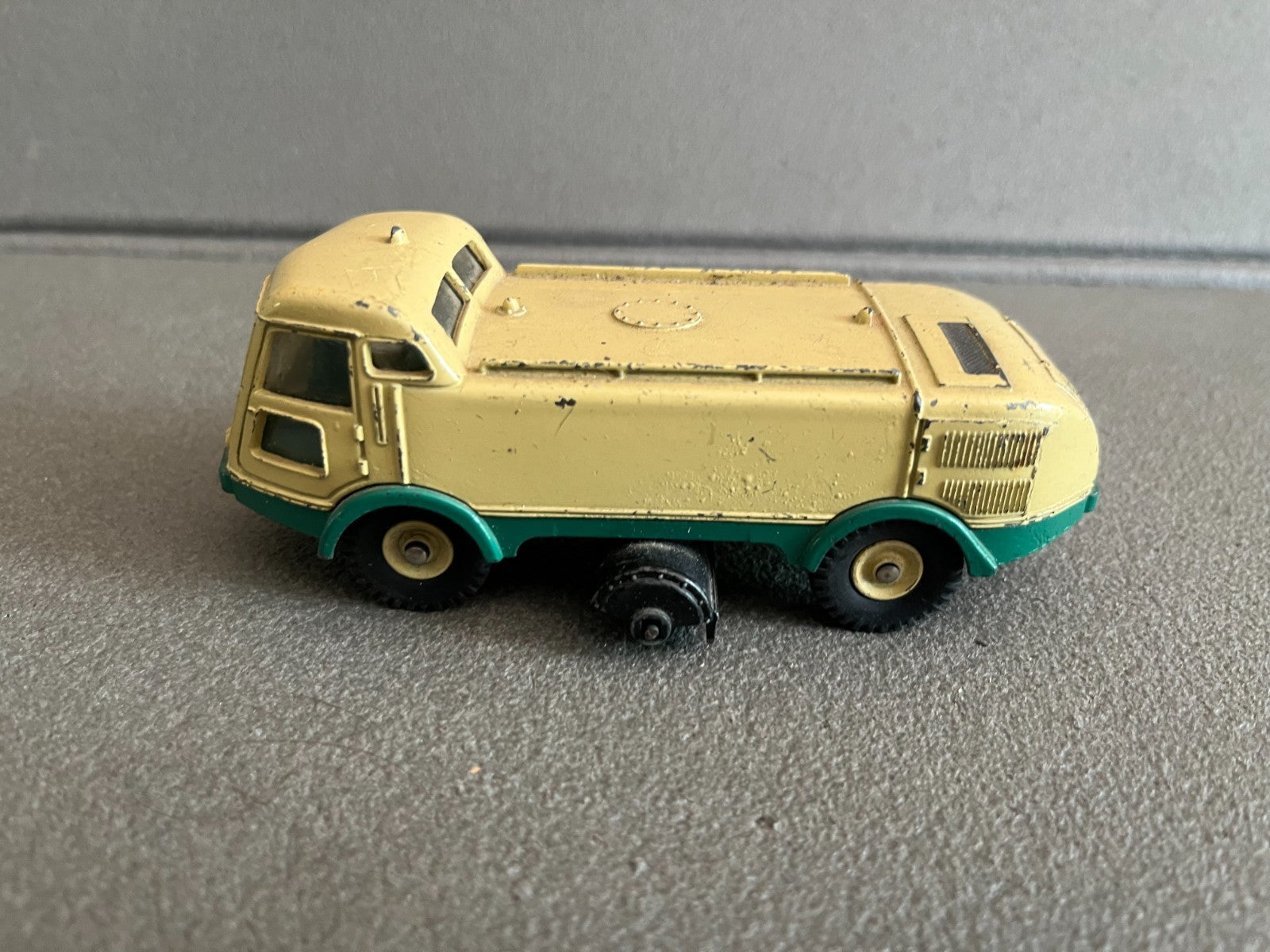 Ancienne Miniature Voiture Camion LMV Balayeuse Dinky Toys Meccano France