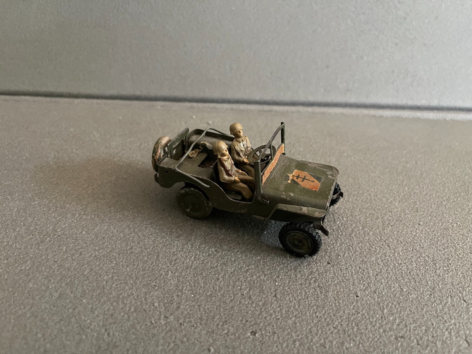 Rare Ancienne Voiture Miniature Militaire Jeep Willis Armée Tôle Modifié 1/43