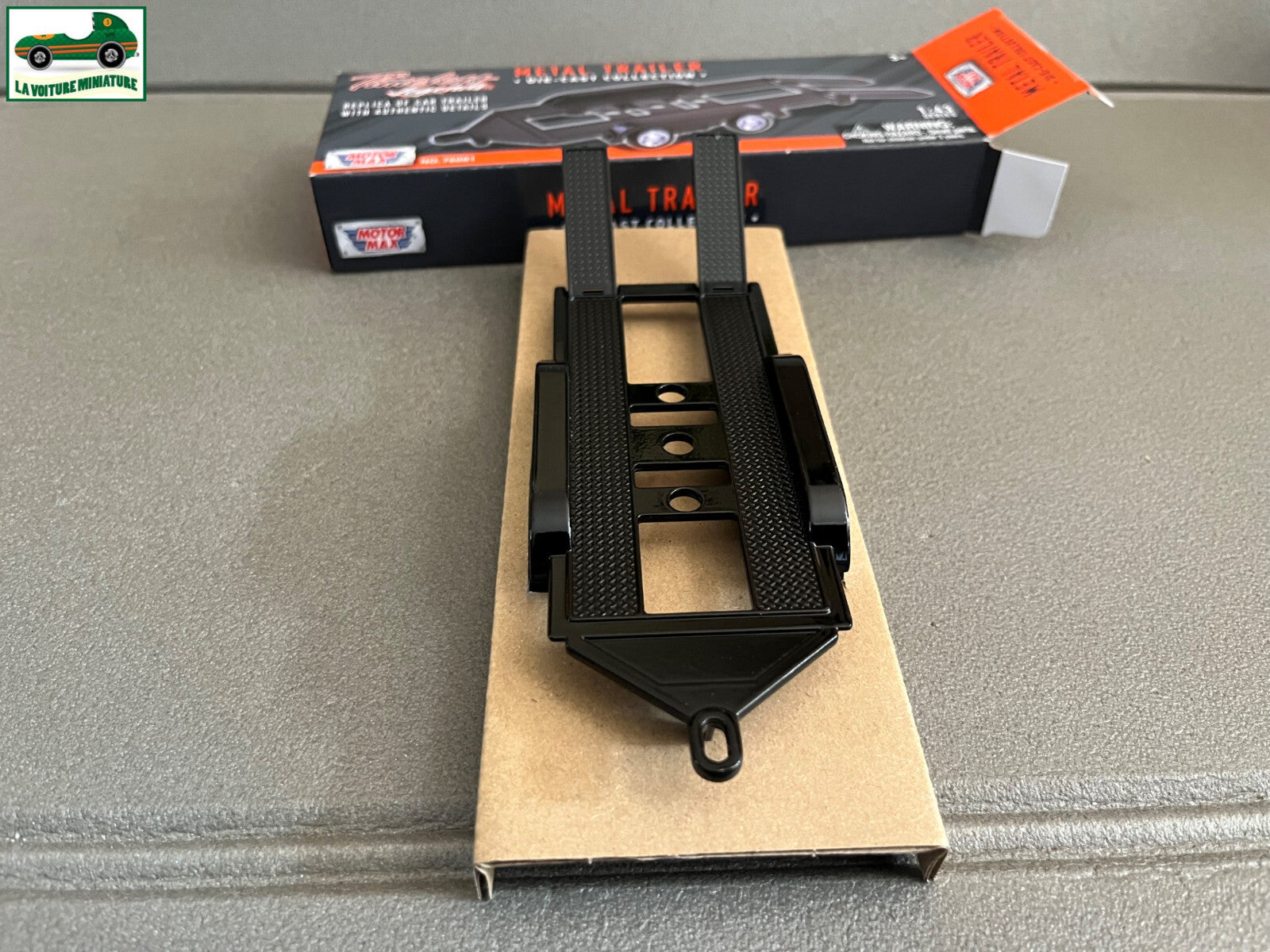 Voiture miniature Remorque Porte Voiture MotorMax Assistance Dépannage au 1/43