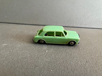 Ancienne Voiture Miniature Simca Chambord Norev Plastique France Epave