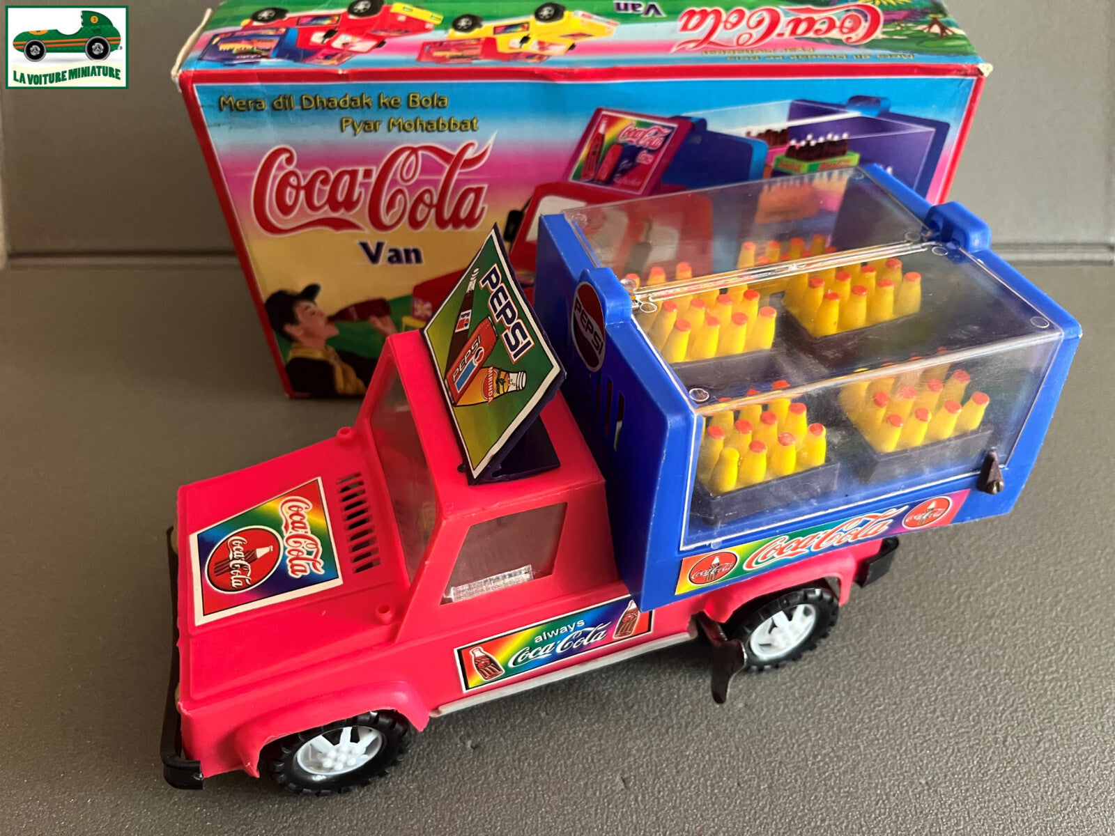 Ancien Jouet de Bazar Plastique Mécanisme Clé Voiture Coca Cola Brijbasi toys