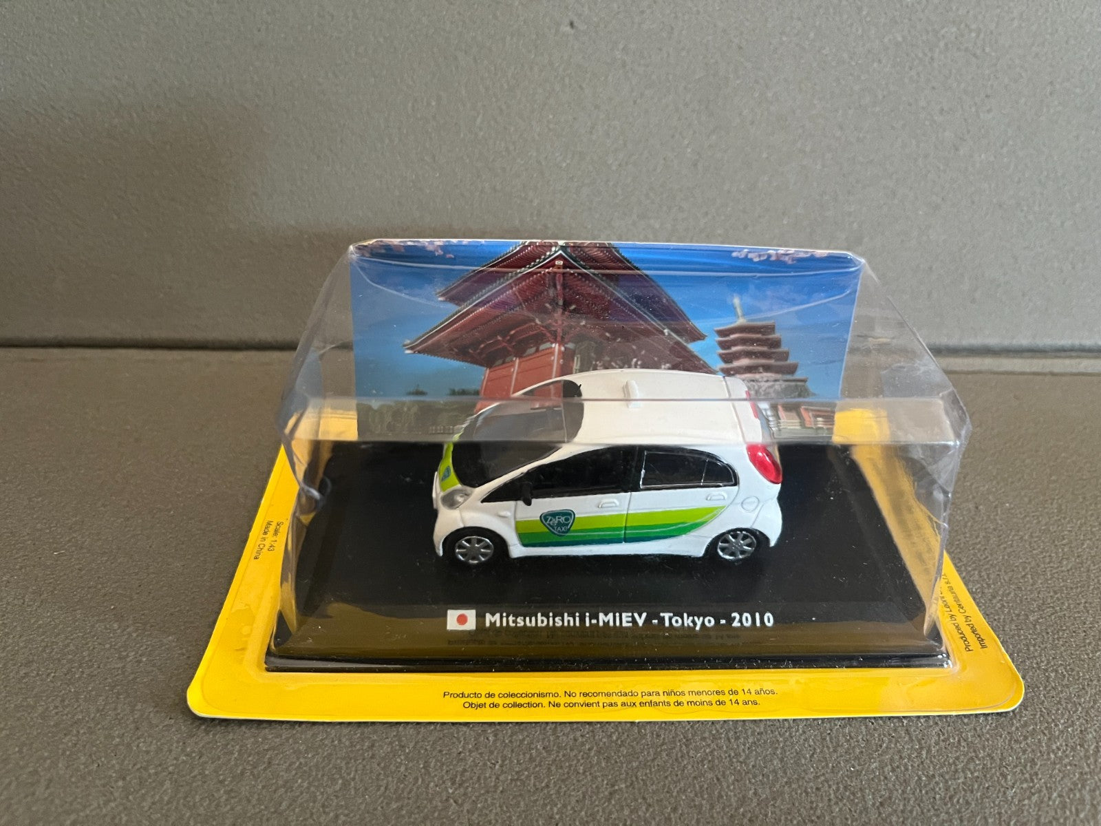 Voiture Miniature Mitsubishi i-MiEV Tokyo 2010 Taxi du Monde au 1/43