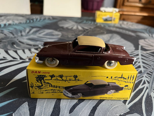 Voiture miniature Studebaker Commander Dan Toys Dinky au 1/43