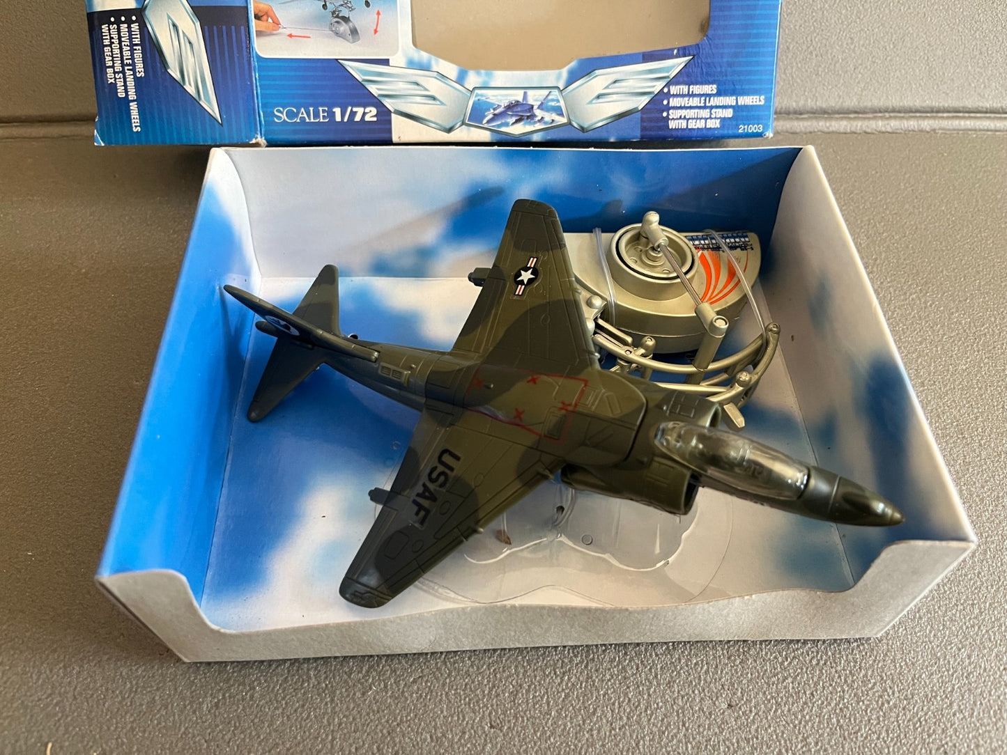 Avion miniature Militaire Harrier USAF 1/72 NewRay Air Plane 21003