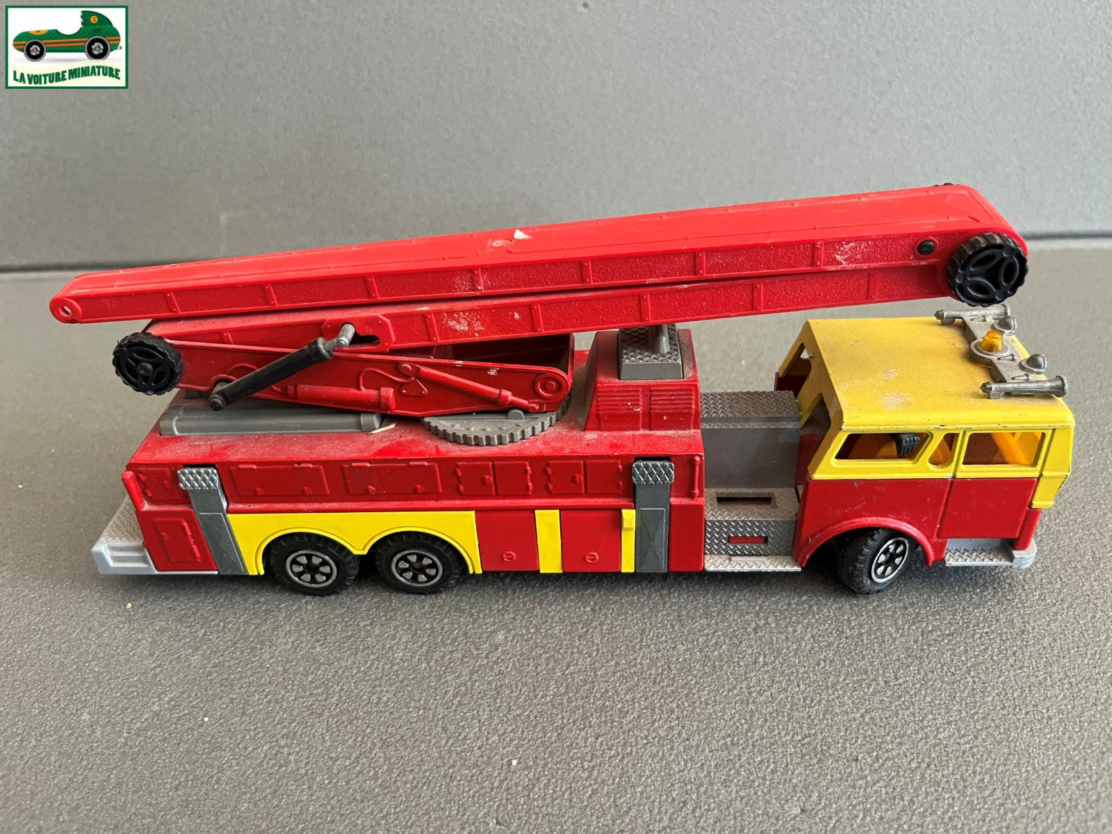 Ancienne Miniature Camion Pompiers Majorette Incendie Nacelle 1/47 Défauts